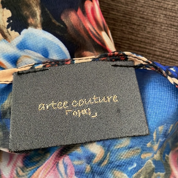 Woman’s top - Picture 3 of 3